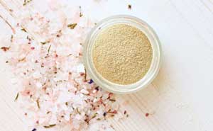 Cosmetic clay powder, a talc alternative