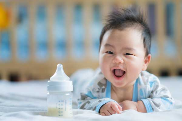 Baby with a baby bottle of milk - learn about infant nutrition formulation trends and innovations in the Prospector Knowledge Center.
