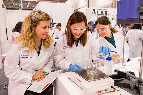 Chemists at the in-cosmetics Formulation Lab - Find out who will be speaking at the show, and what critical issues are driving the industry in the Prospector Knowledge Center.