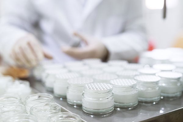 Photo of cosmetics in a laboratory setting - Learn about silicones and their natural alternatives